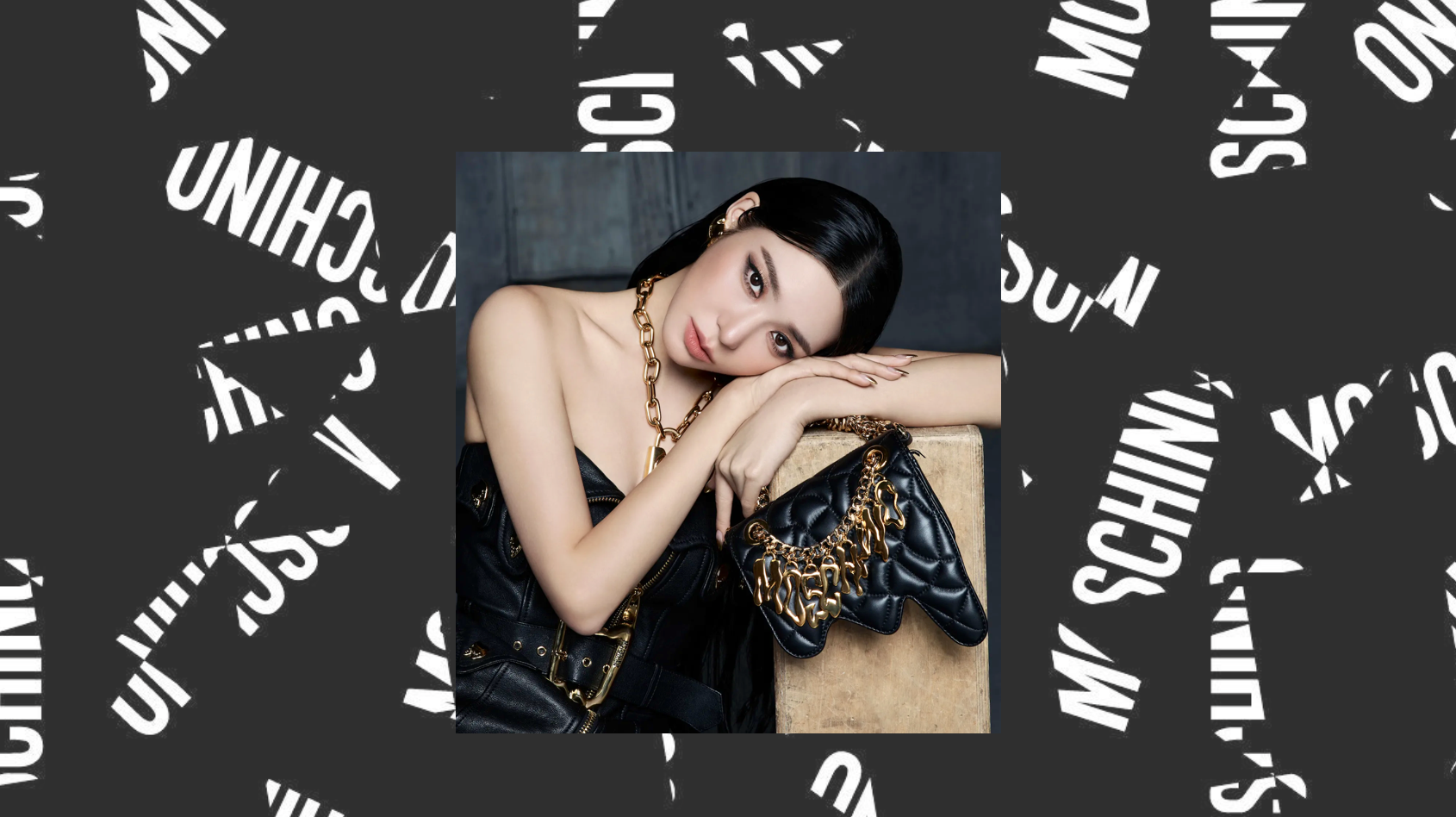 La scelta è fatta: in occasione della campagna pubblicitaria Autunno-Inverno 23/24 Moschino nomina Tiffany Young house ambassador.
