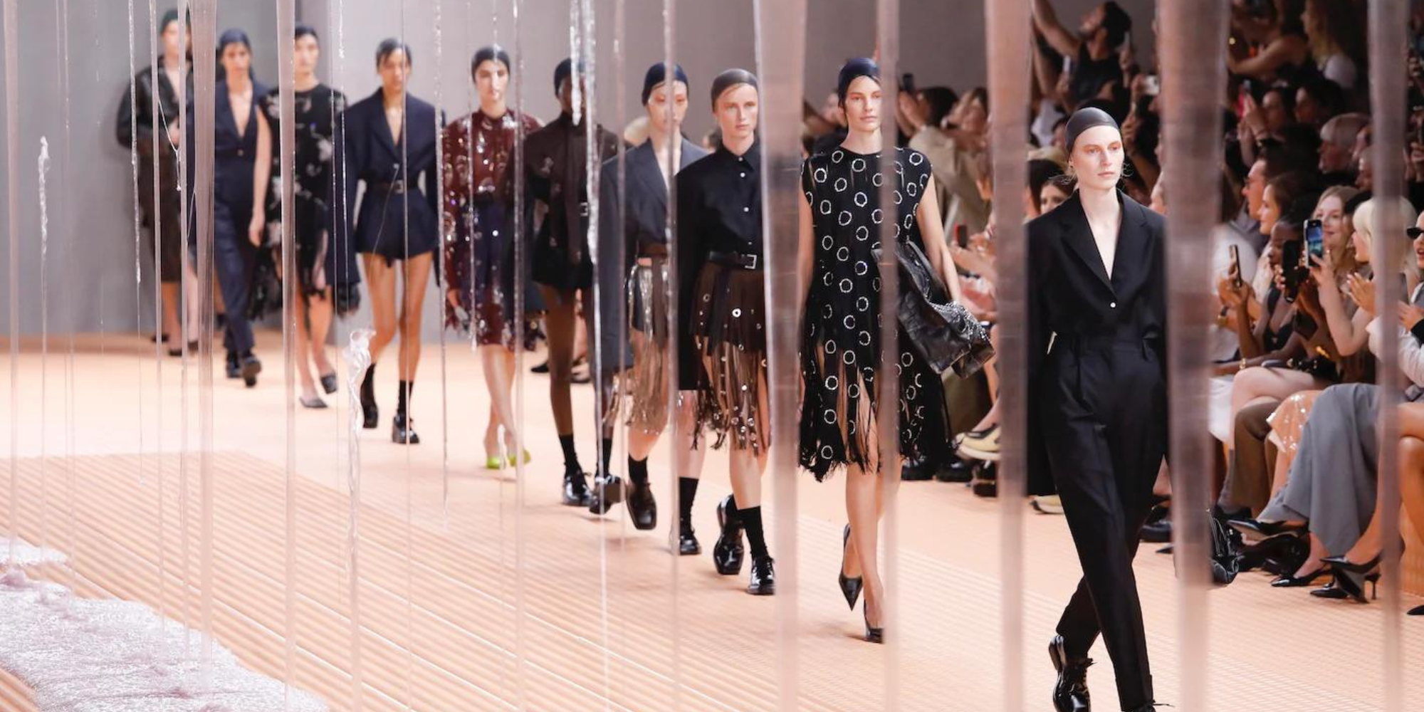 Prada presenta la sua SS24 alla Milano fashion week