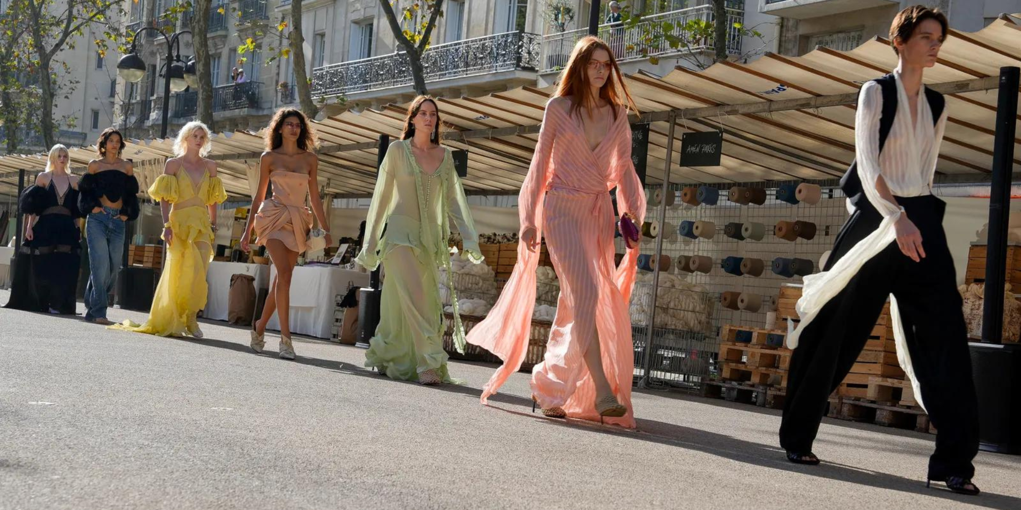 Stella Mccartney sfila alla Paris Fashion Week