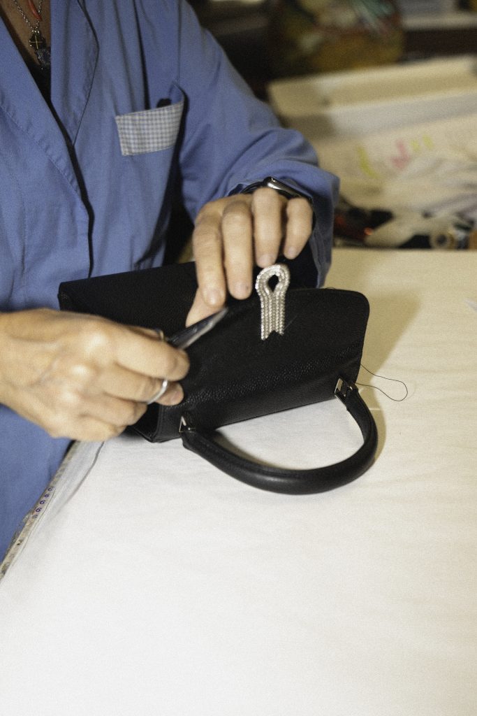 borsa daniele amato controllata da antonietta