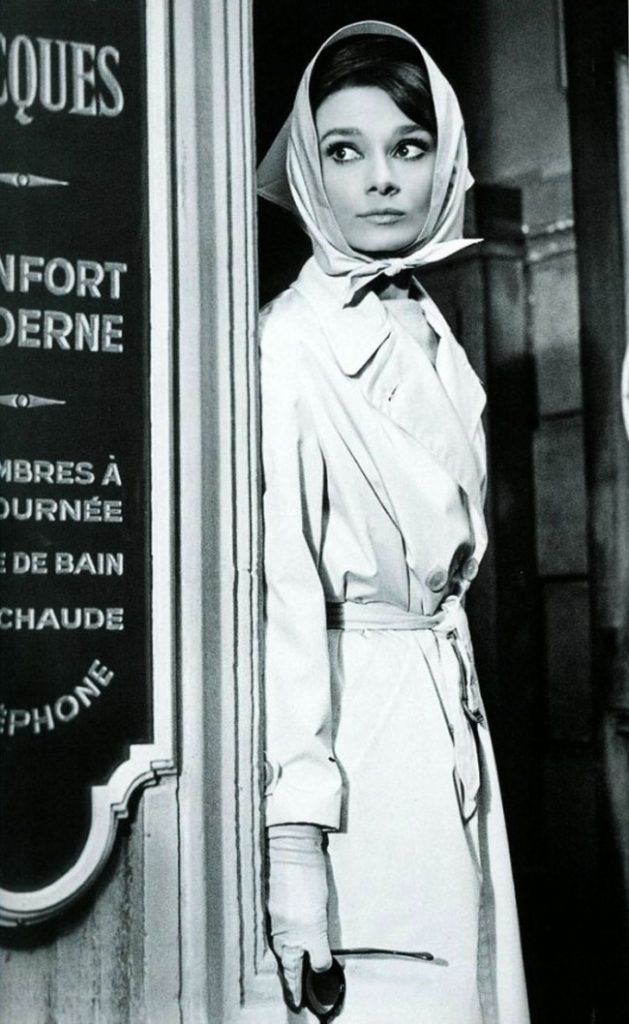 La regina deel trench Audrey Hepburn