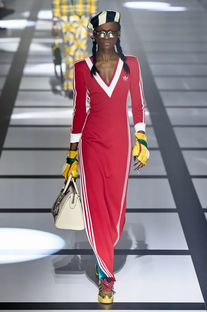 Tuta da ginnastica reinterpretata da Gucci nella fall winter 22/23