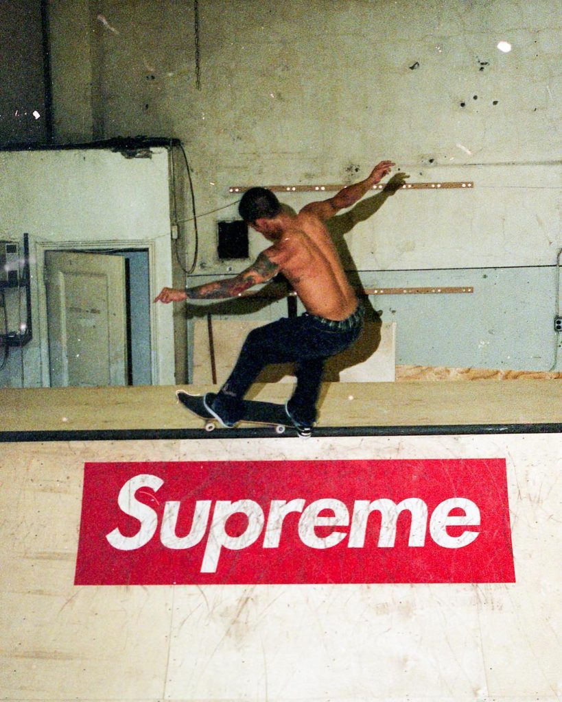font futura supreme