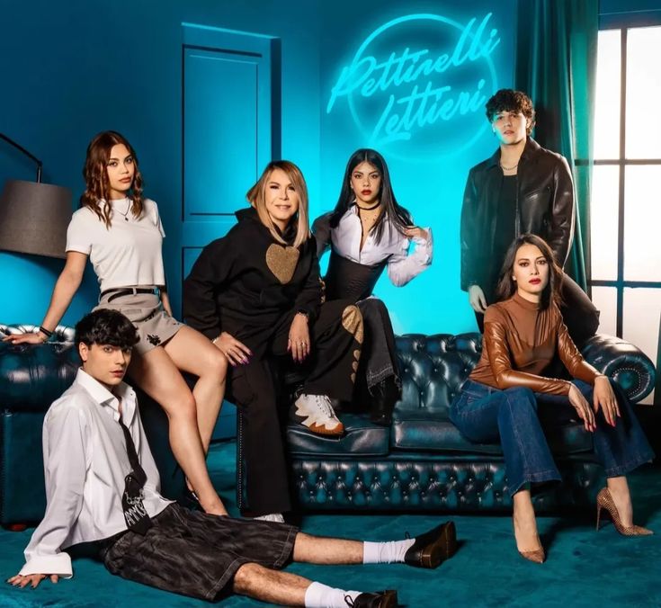 squadra della pettinerai ad amici