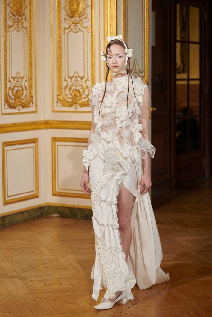 Look bianco della sfilata autunno-inverno 2025