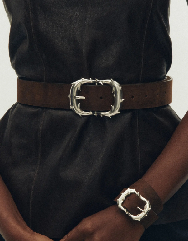 Leather collection del brand SIMUERO. Cintura in pelle marrone e fibbia in argento fatta a mano