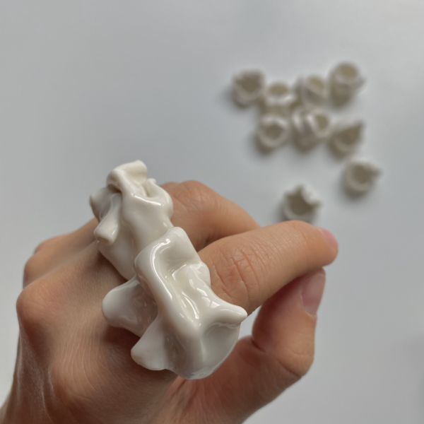 Anelli in porcellana del brand di gioielli PEPAFLACA.