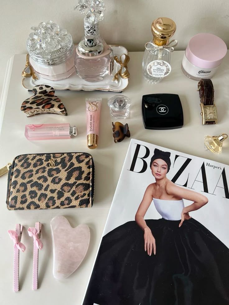 prodotti di lusso make up, magazine, creme e profumi 