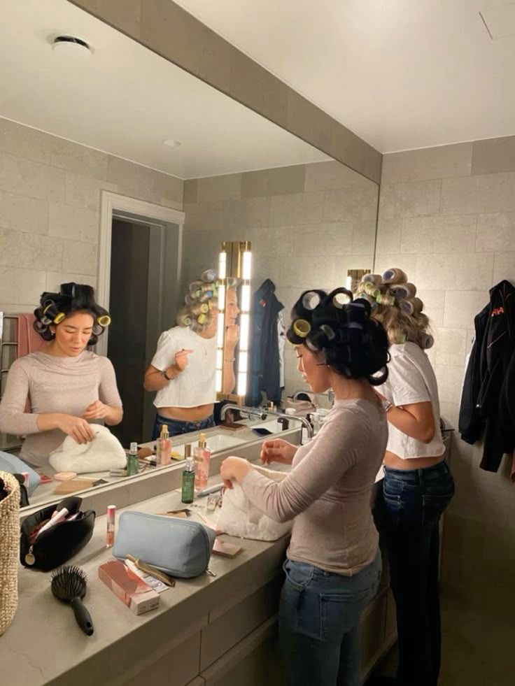 ragazze che si preparano foto