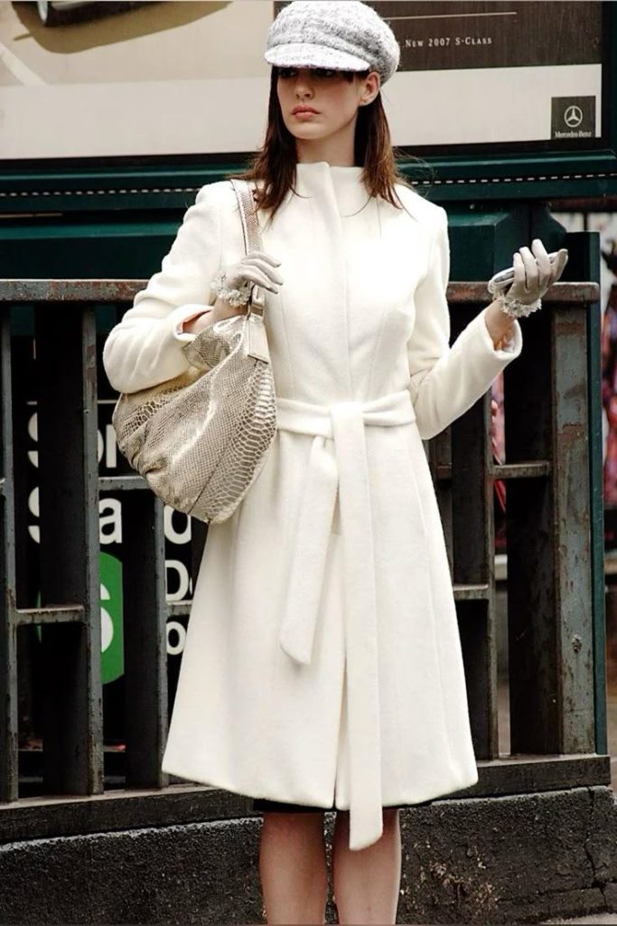 il diavolo veste prada Andrea con cappotto bianco