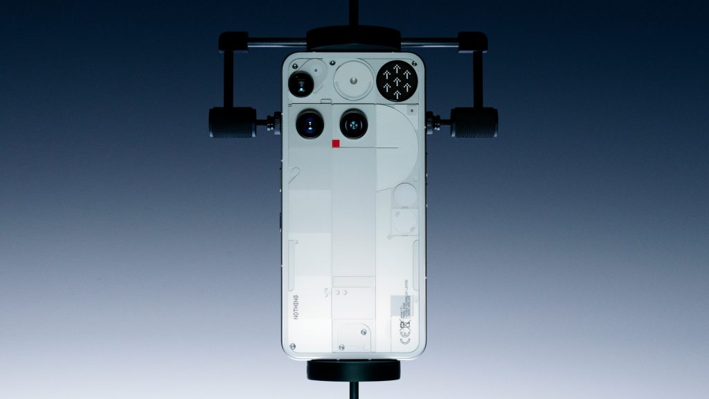 Nothing lancia il nuovo Phone(3): quando il tech diventa catchy
