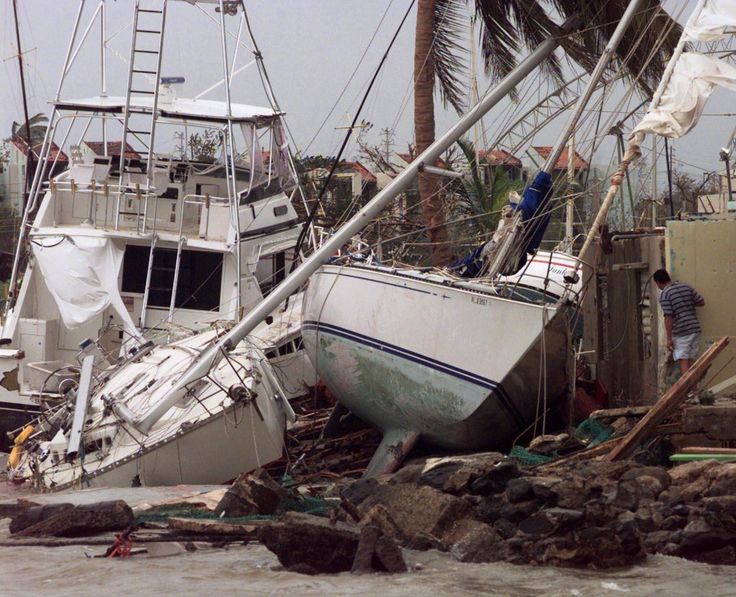 Foto della distruzione dell'uragano Maria del 2017 nell'isola di Porto Rico