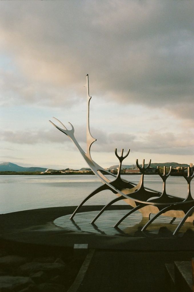 Sun Voyager, scultura di una barca in acciaio nel nord della città di Reykjavik