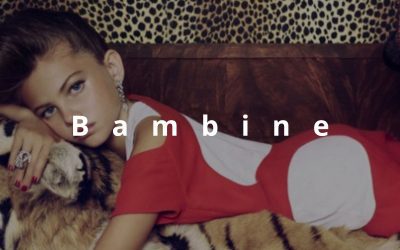 Bambine che giocano a fare le grandi