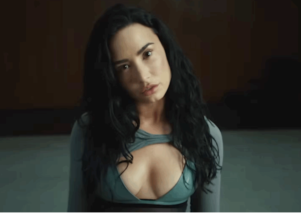 demi Lovato nel singolo here all night 