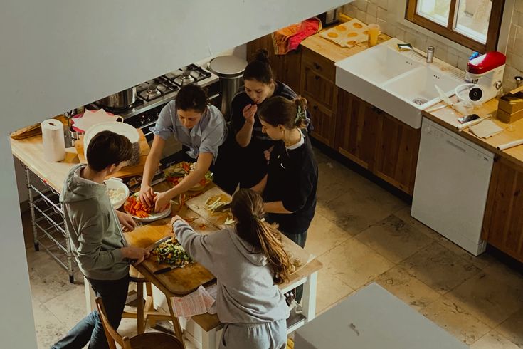 Giovani stanchi di avere coinquilini. L’indipendenza è bella, ma costosa