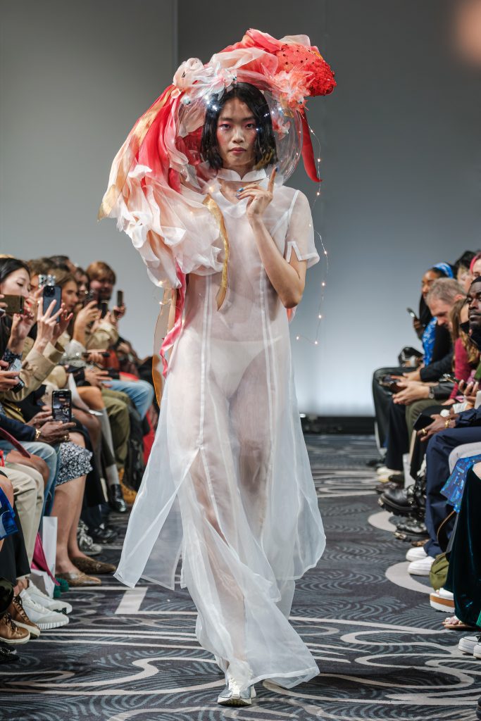 Look 3 e finale della collezione SS26 di APUJAN