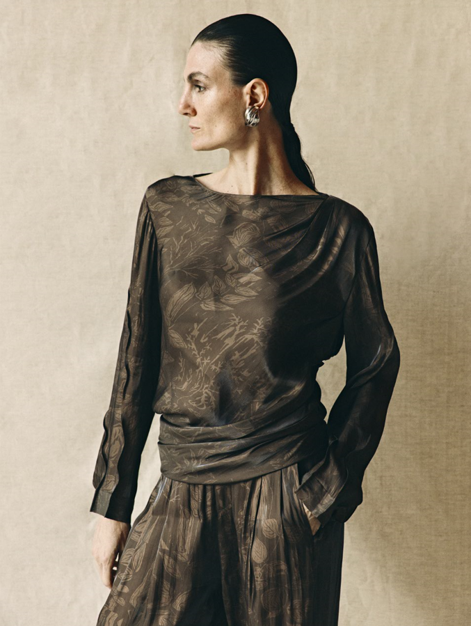 Blusa e pantaloni della collezione "Mostro Nostro" in collaborazione con Fabscarte