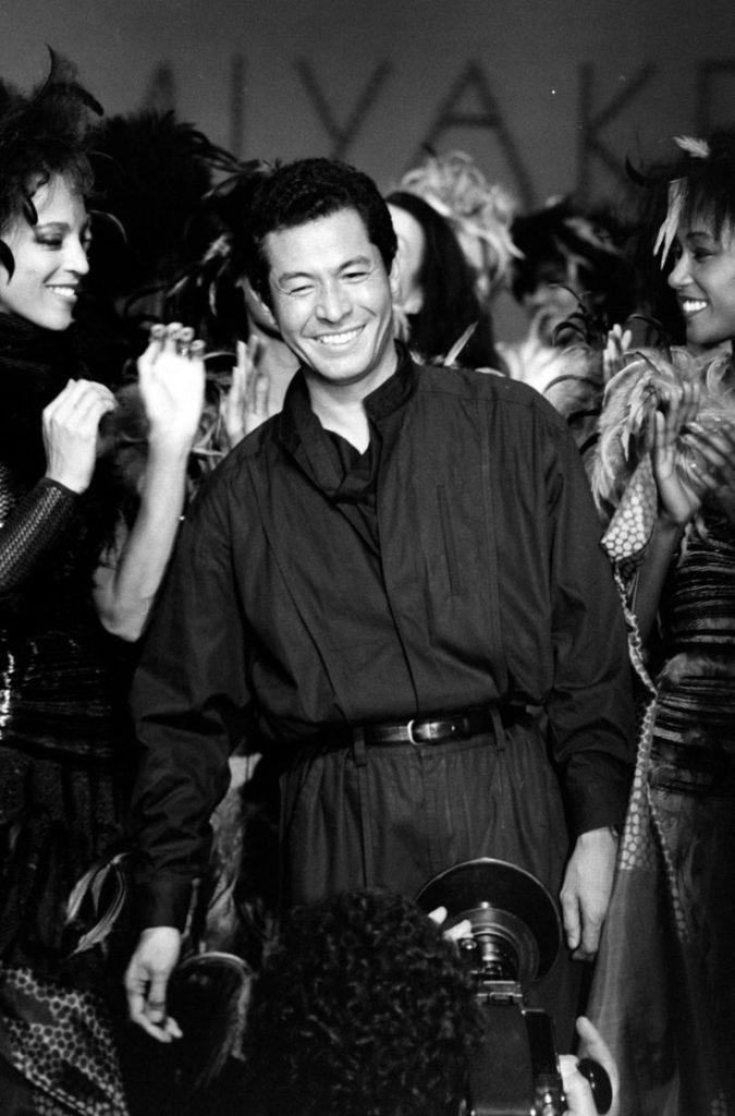 Issey Miyake, designer giapponese che ha immigrato in Francia per creare il suo brand di moda conosciuto fino ad oggi.
