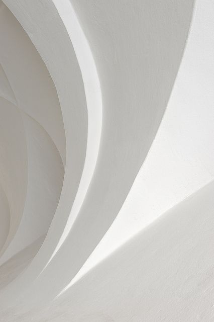 Immagine molto minimal di colore bianco.