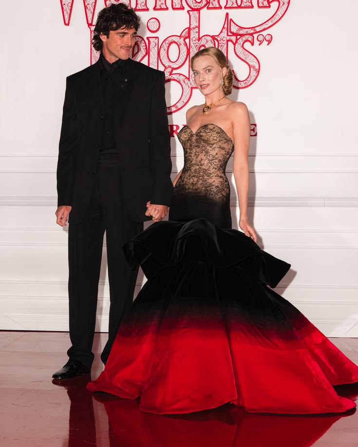 Margot Robbie e Jacob Elordi protagonisti, questa versione riapre il confronto tra il romanticismo tragico delle prime trasposizioni.