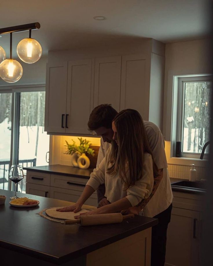 Da questa tendenza nasce #ServingSingles di Knorr, che invita amici e amiche a segnalare “cuochi single” per creare occasioni di incontro attraverso la cucina. 