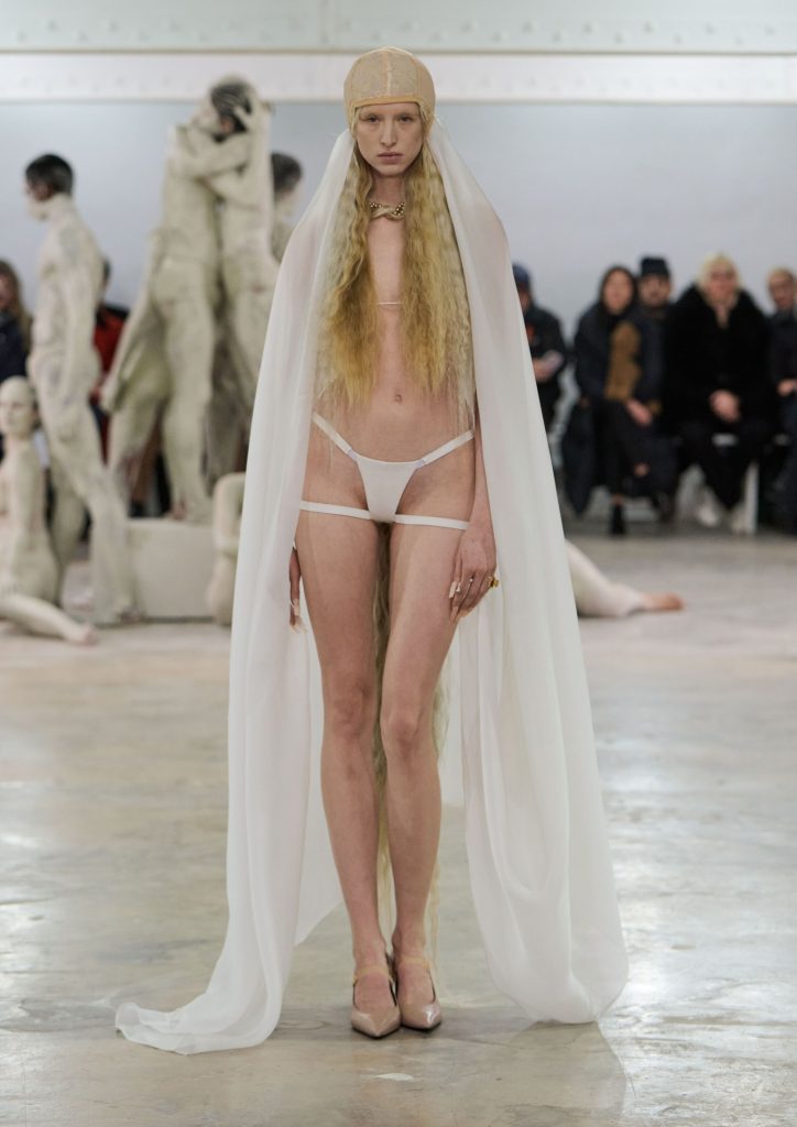 La couture come performance vivente