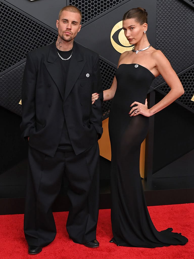 Essere Hailey Bieber oggi significa muoversi in equilibrio costante tra vita privata e attenzione globale, dove ogni dettaglio viene osservato e interpretato.