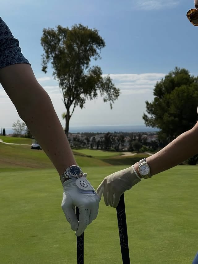 Il golf è uno sport fatto di calma e concentrazione. Nato nel mondo anglosassone, nel tempo è diventato il simbolo di un modo elegante di vivere lo sport. 