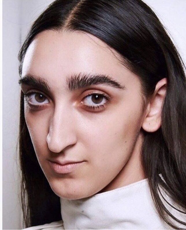 Armine Harutyunyan, volto strano, primo piano Gucci