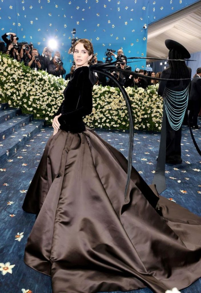 Lana del rey al Met gala 2025 in Valentino