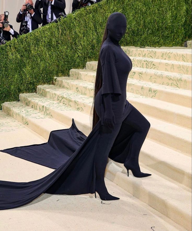 Kim Kardashian in total black look by Balenciaga