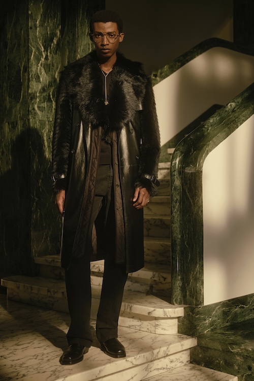 Fendi Cruise 2027, pelle nera, piume