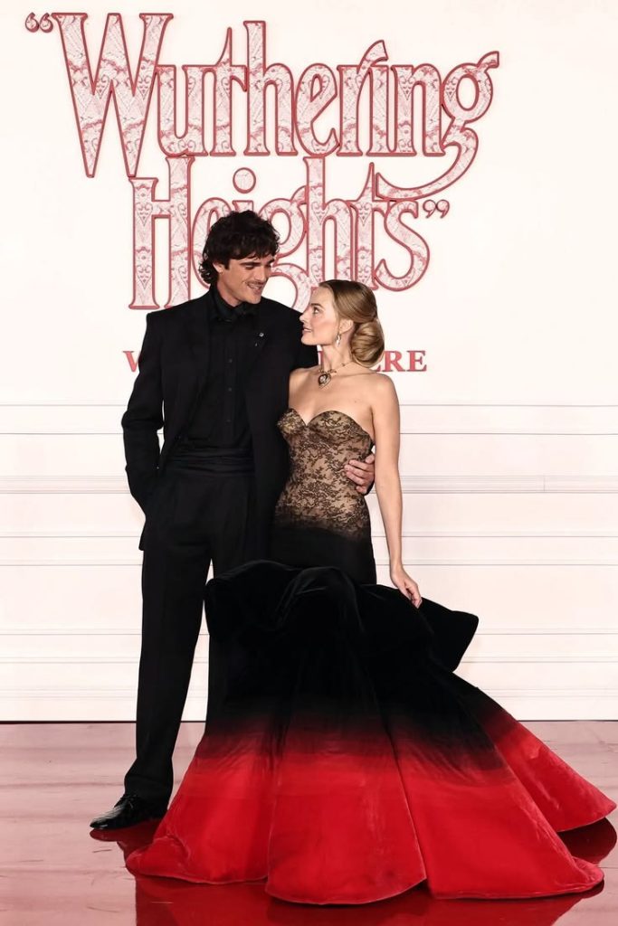 Jacob Elordi e Margot Robbie alla Première di Wuthering Heights