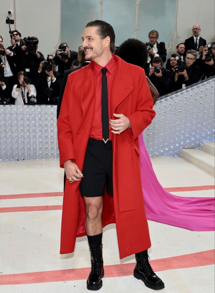 Pedro Pascal in Valentino al Met Gala 2023