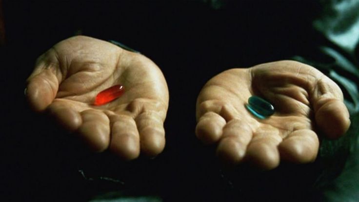 Scena iconica della pillola rossa e della pillola blu nel film Matrix delle sorelle Wachowsk. 