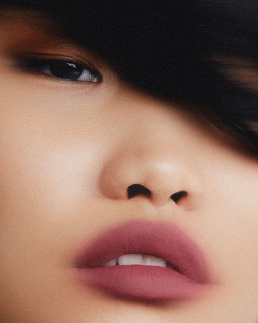 blurred lips 