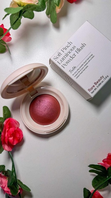 blush luminoso in polvere rare beuaty