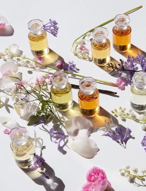 profumo boccette con fiori i aumento prezzi