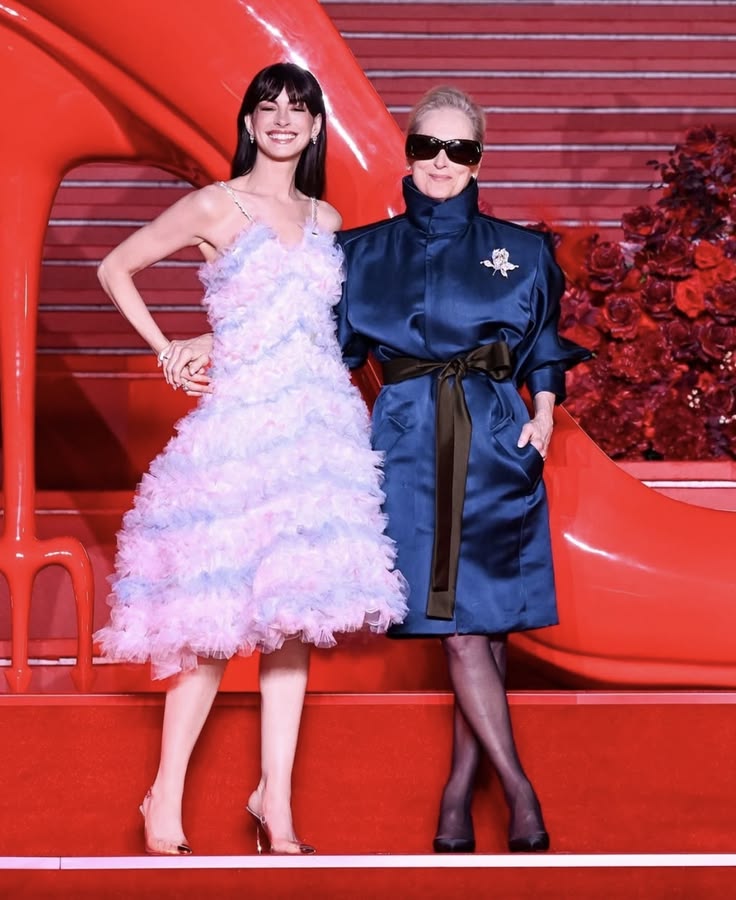 Anne Hathaway e Meryl Streep alla première del Diavolo Veste Prada 2