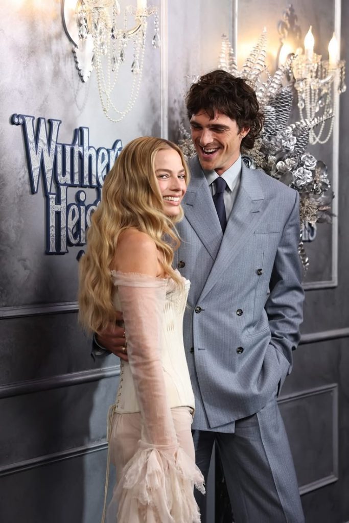 Jacob Elordi e Margot Robbie alla Première di Wuthering Heights