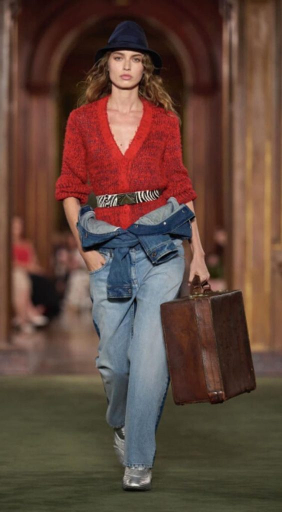 Outfit della collezione Louis Vuitton Cruise 2027 in passerella