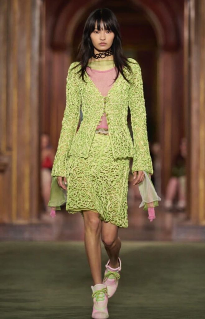 Outfit della collezione Louis Vuitton
Cruise 2027 in passerella