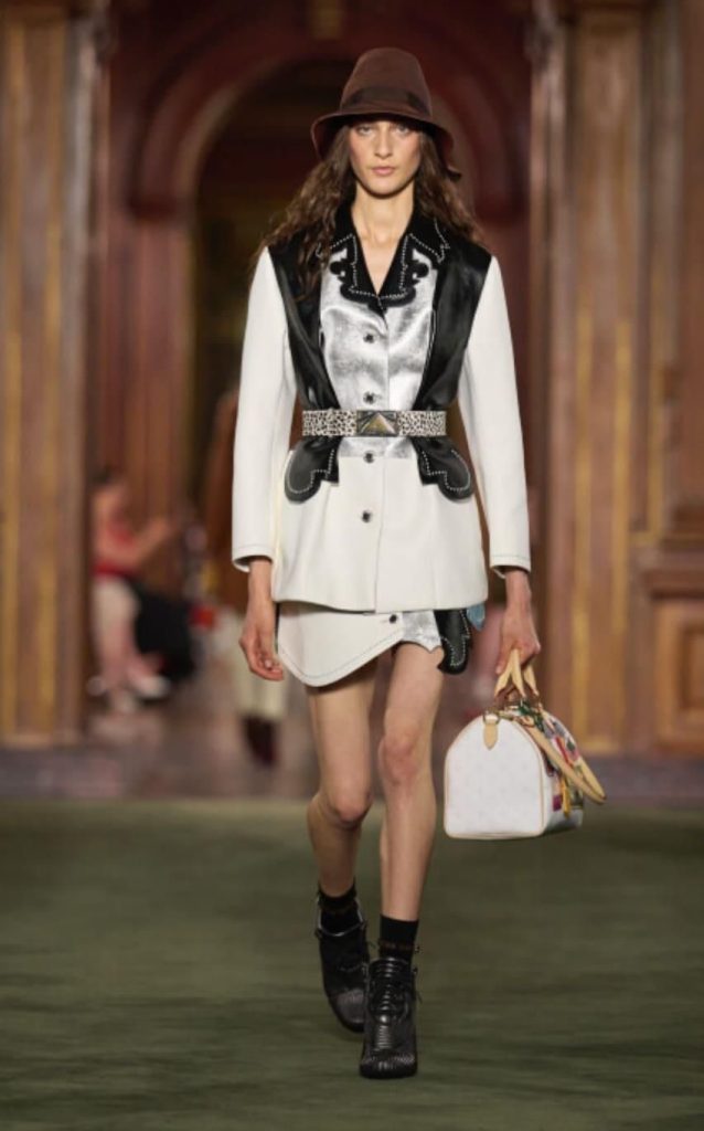  Outfit della collezione Louis Vuitton
Cruise 2027 in passerella