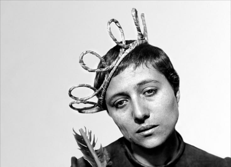 Primo piano drammatico di Giovanna d’Arco nel film muto di Carl Theodor Dreyer.