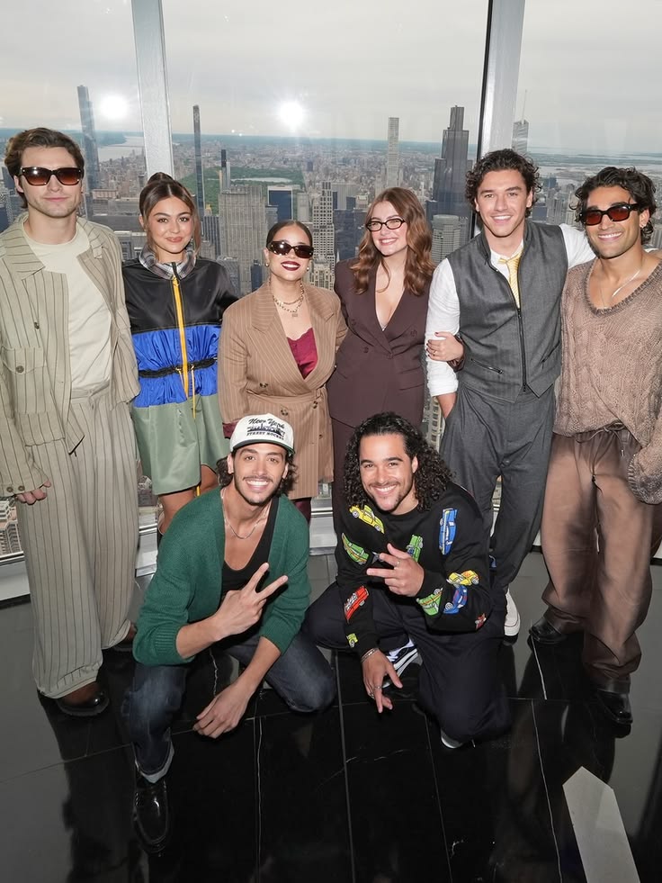 Cast di Off Campus all'Empire Building