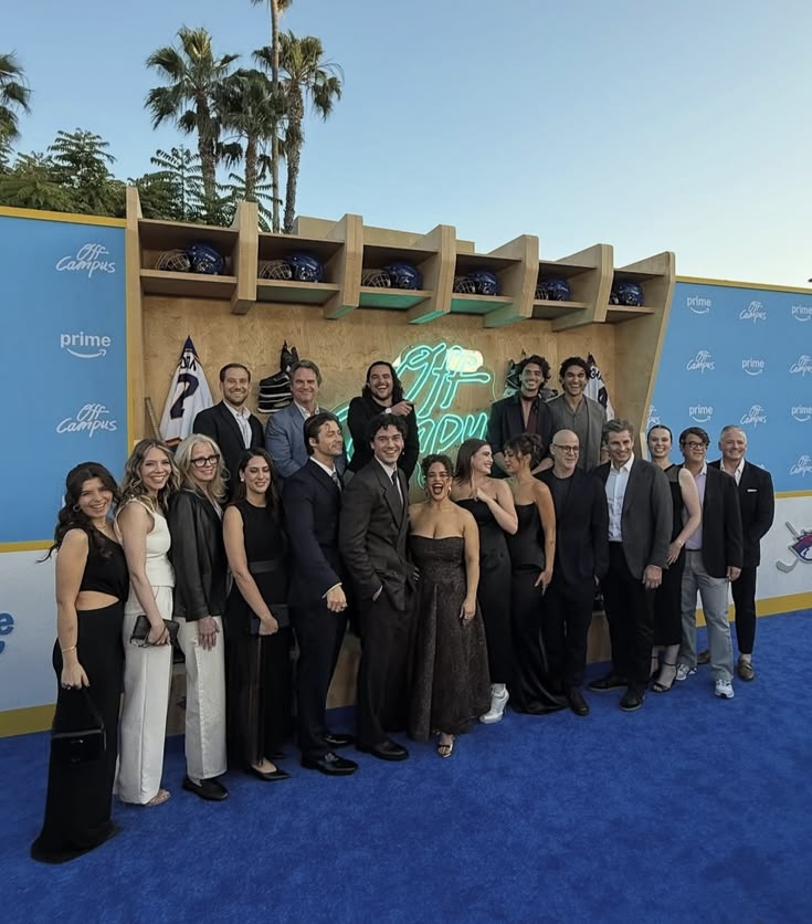 Cast Off Campus alla Premiere della serie