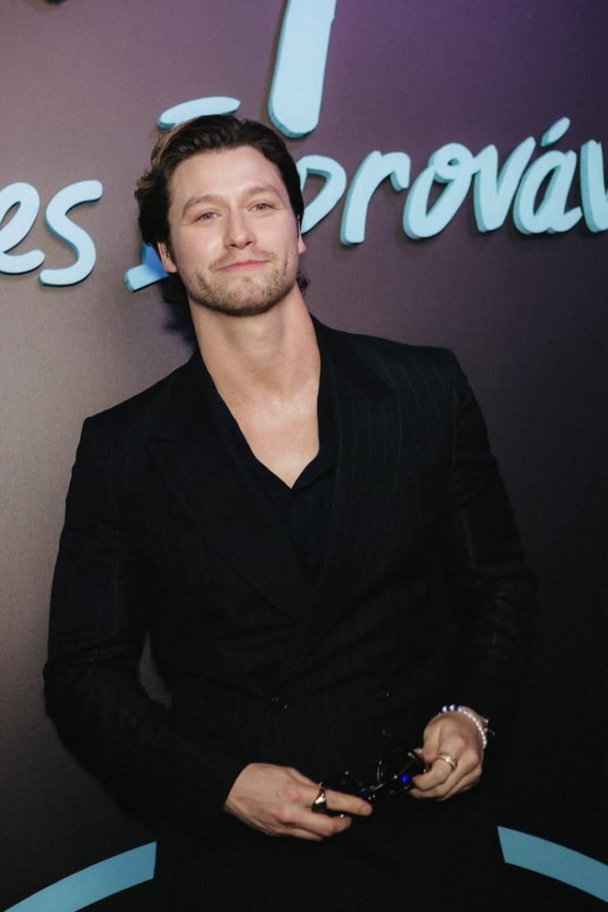 Stephen Kalyn attore di Off Campus alla Premiere