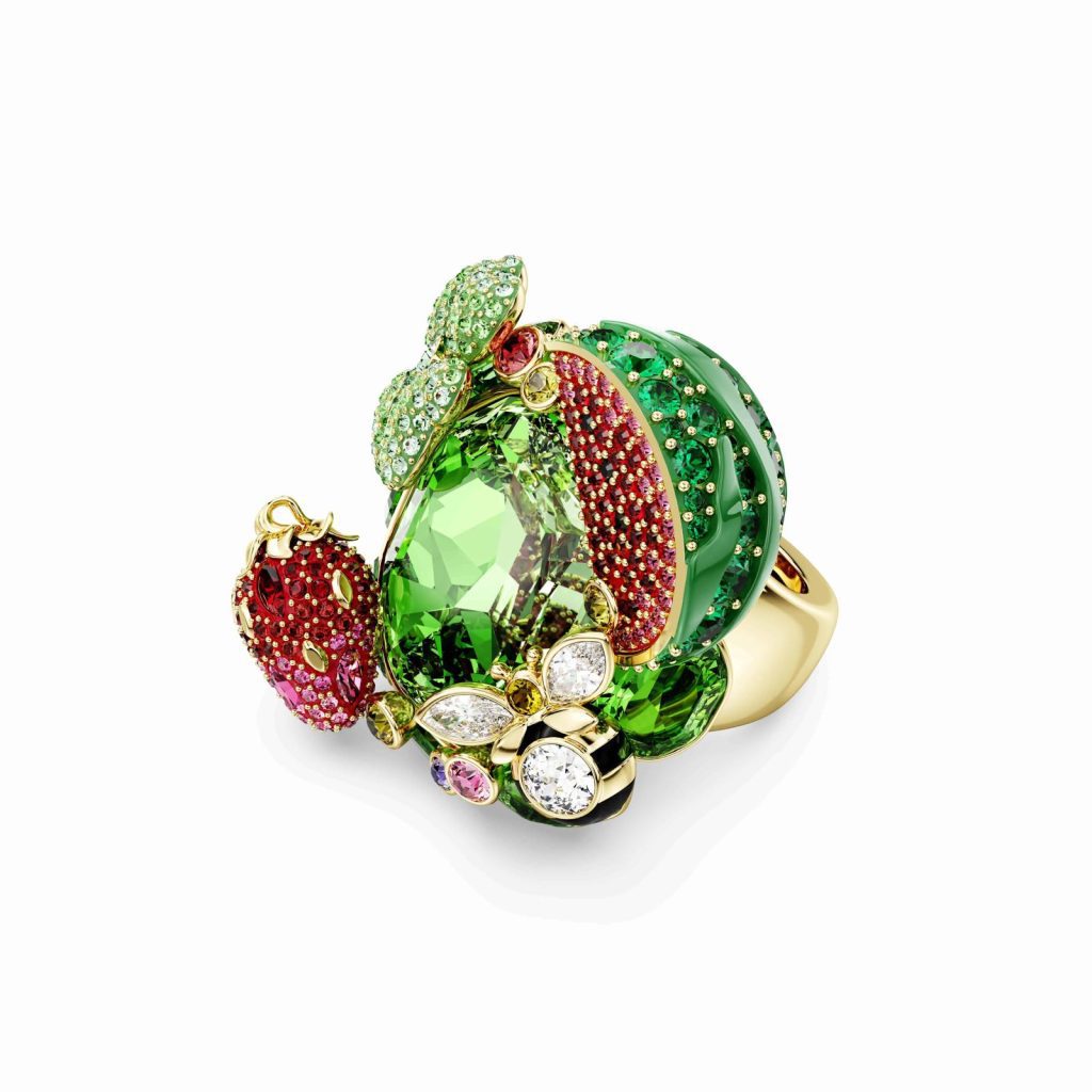  Primo piano dell'anello Summer collection.